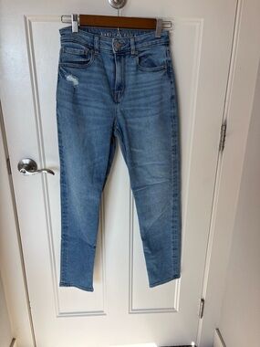 American Eagle Outfitters High-Rise Light Blue Mom Jeans